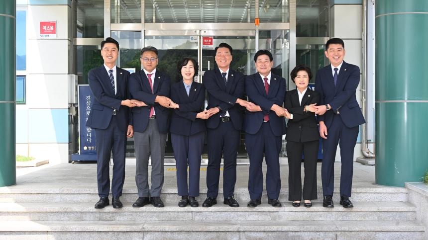 평창군의회 제9대 후반기 원구성 단체사진