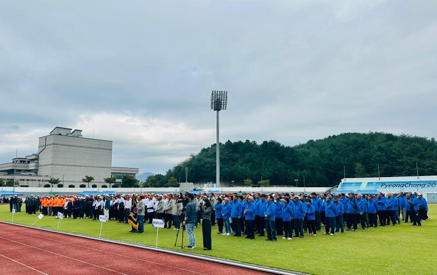 제28회 노인의 날 및 제 13회 어르신 한마당 체육대회 참석