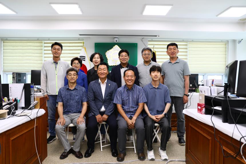 의회사무과장, 수석전문위원 임명식 및 직원 승진 축하