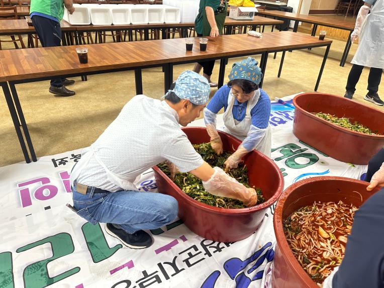 봉평면 새마을협의회 계절김치 담그기 행사 