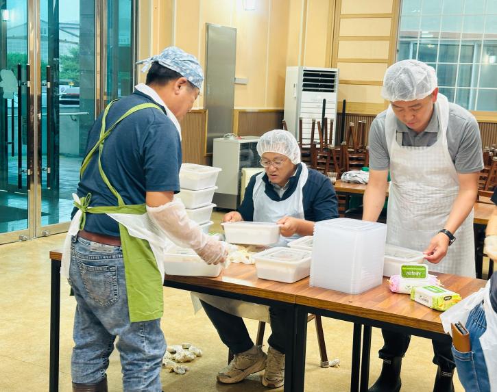 봉평면 새마을협의회 계절김치 담그기 행사 