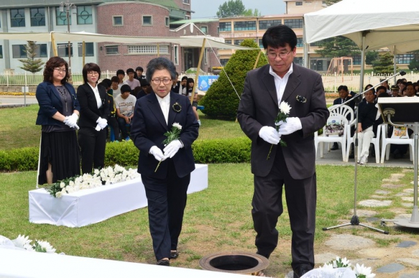 이효석 선생 71주기 추모식 참석